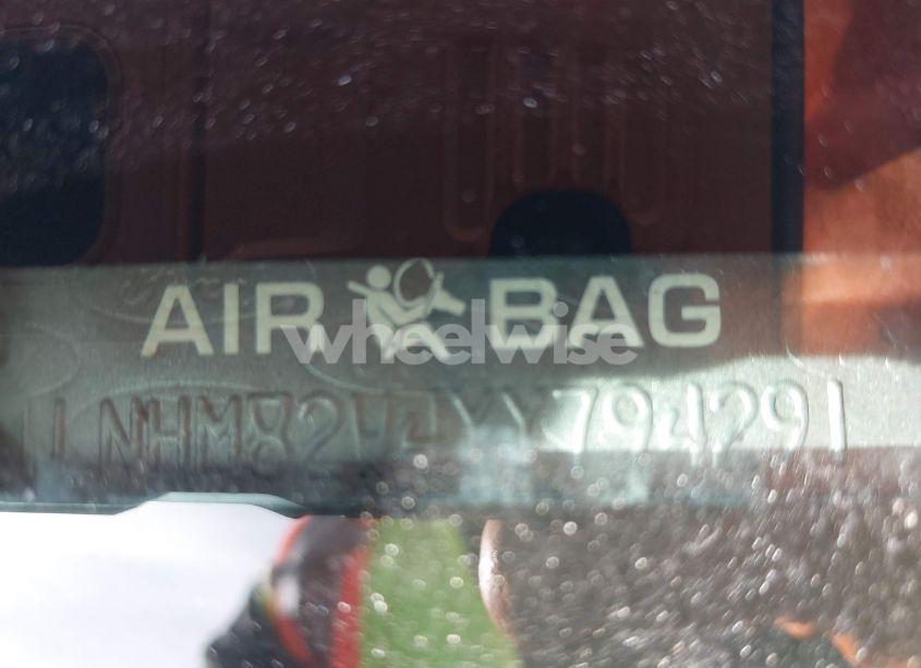 Photo 9 of 2000 Lincoln Town CAR SIGNATURE (VIN 1LNHM82W4YY794291)