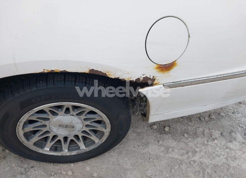 Photo 12 of 2000 Lincoln Town CAR SIGNATURE (VIN 1LNHM82W4YY820792)