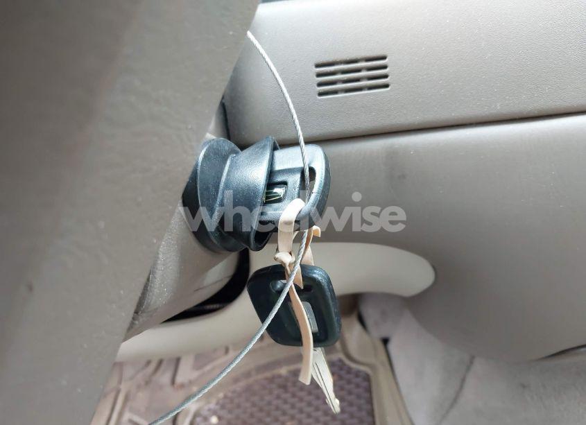 Photo 11 of 2002 Lincoln Town CAR SIGNATURE (VIN 1LNHM82W52Y649817)