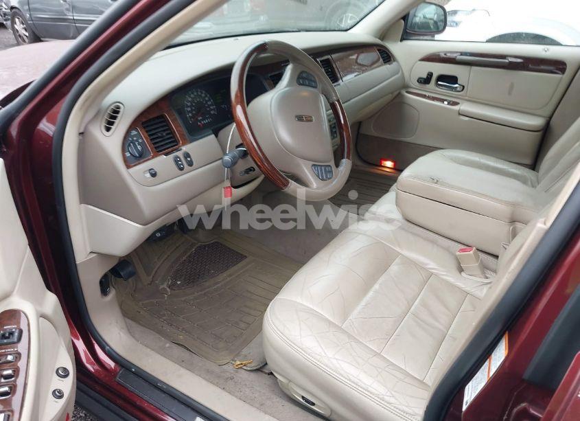Photo 5 of 2002 Lincoln Town CAR SIGNATURE (VIN 1LNHM82W52Y649817)