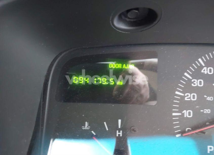 Photo 7 of 2002 Lincoln Town CAR SIGNATURE (VIN 1LNHM82W52Y649817)