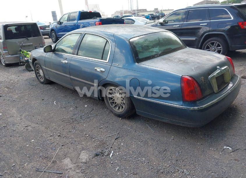 Photo 3 of 2002 Lincoln Town CAR SIGNATURE (VIN 1LNHM82W52Y671574)