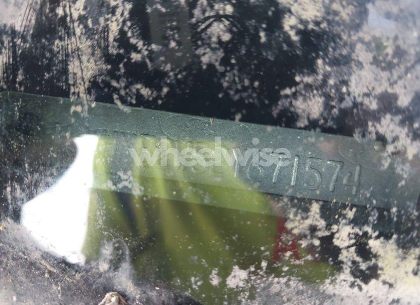 Photo 9 of 2002 Lincoln Town CAR SIGNATURE (VIN 1LNHM82W52Y671574)