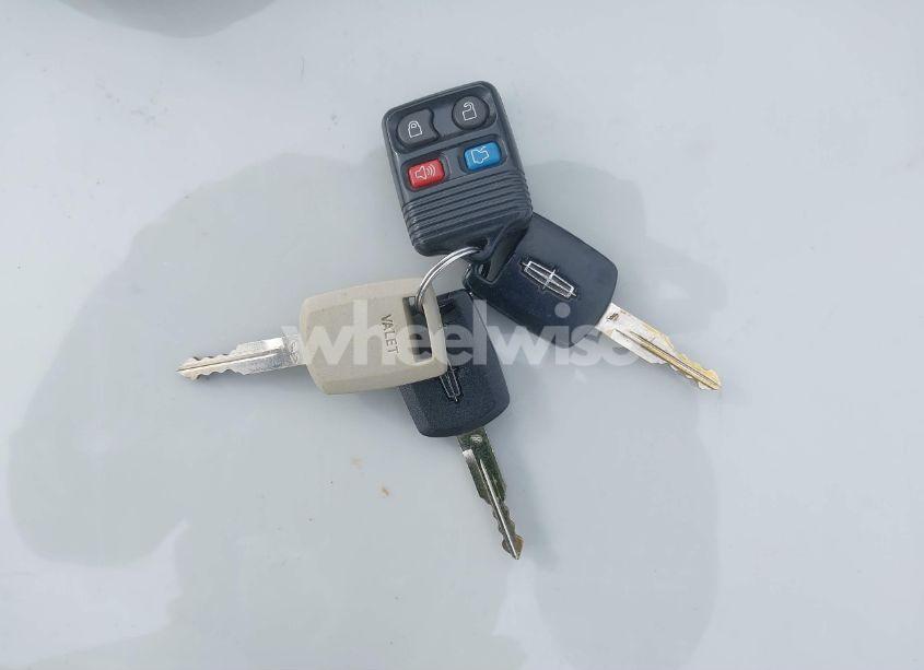 Photo 11 of 2006 Lincoln Town CAR SIGNATURE LIMITED (VIN 1LNHM82W56Y648219)