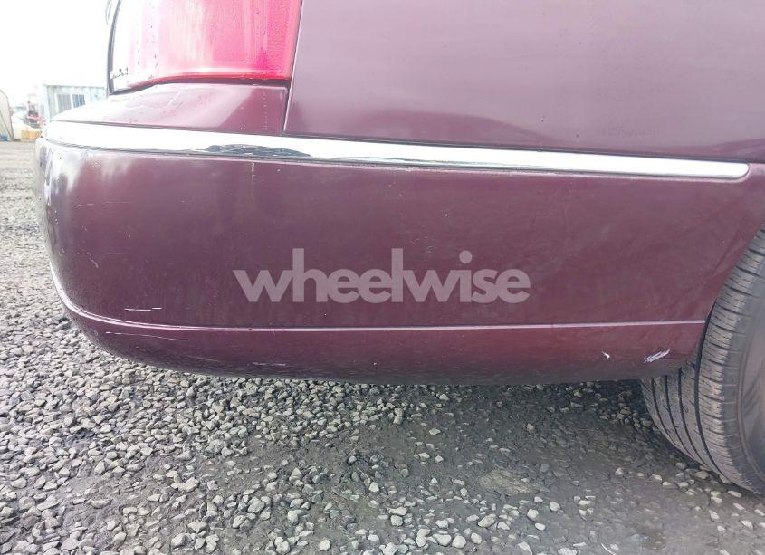 Photo 13 of 2006 Lincoln Town CAR SIGNATURE LIMITED (VIN 1LNHM82W56Y648219)