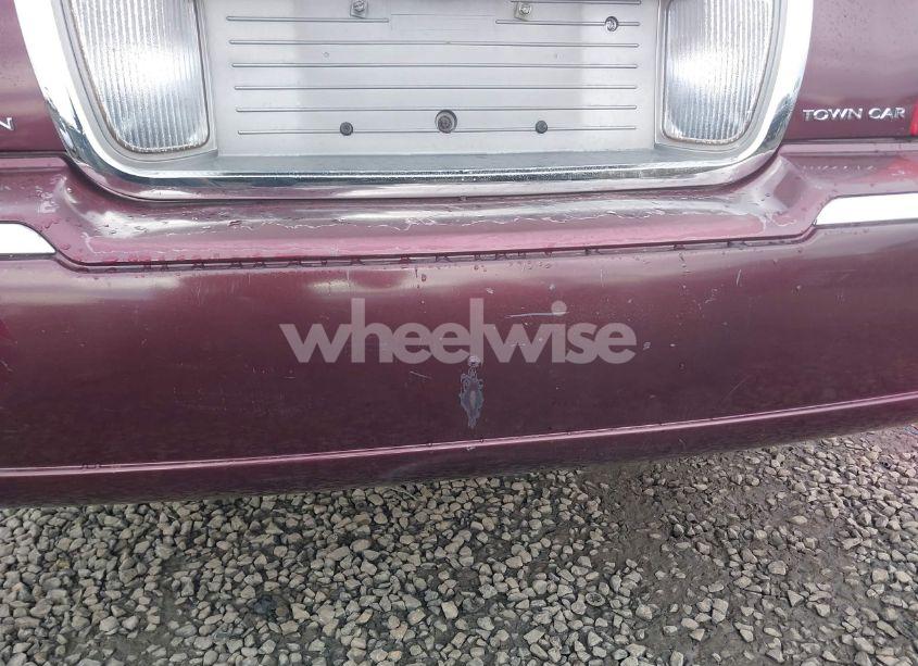 Photo 14 of 2006 Lincoln Town CAR SIGNATURE LIMITED (VIN 1LNHM82W56Y648219)