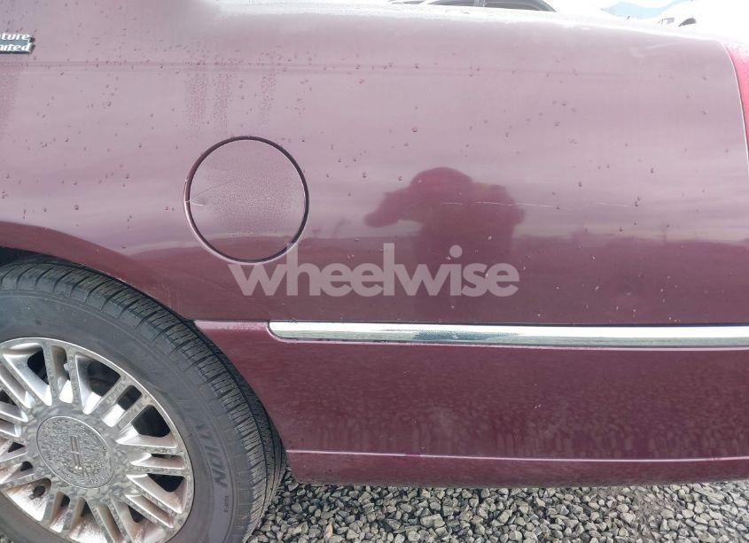 Photo 15 of 2006 Lincoln Town CAR SIGNATURE LIMITED (VIN 1LNHM82W56Y648219)