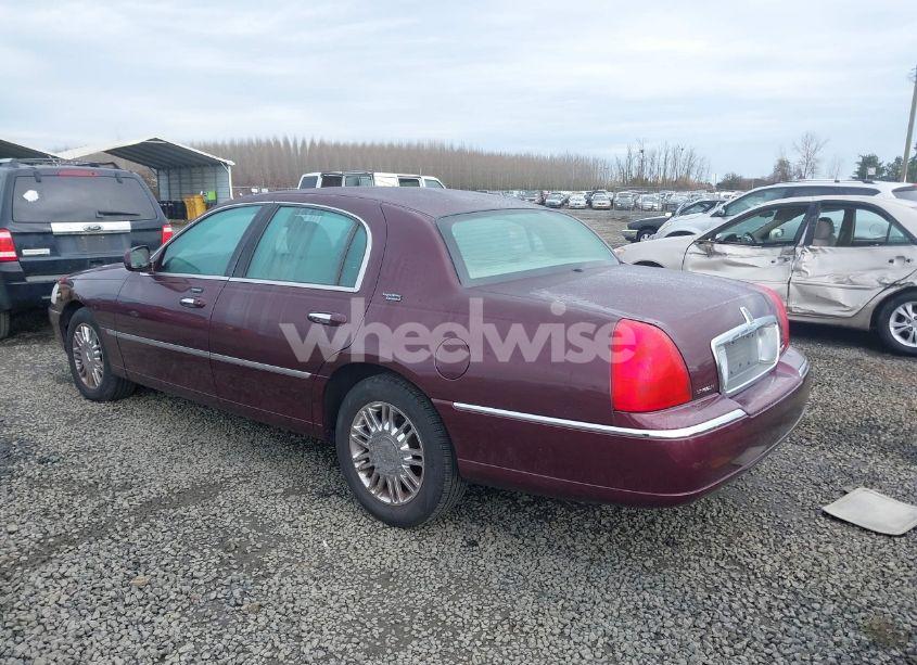 Photo 3 of 2006 Lincoln Town CAR SIGNATURE LIMITED (VIN 1LNHM82W56Y648219)