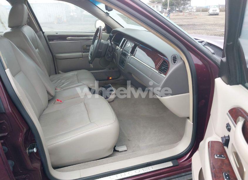 Photo 5 of 2006 Lincoln Town CAR SIGNATURE LIMITED (VIN 1LNHM82W56Y648219)