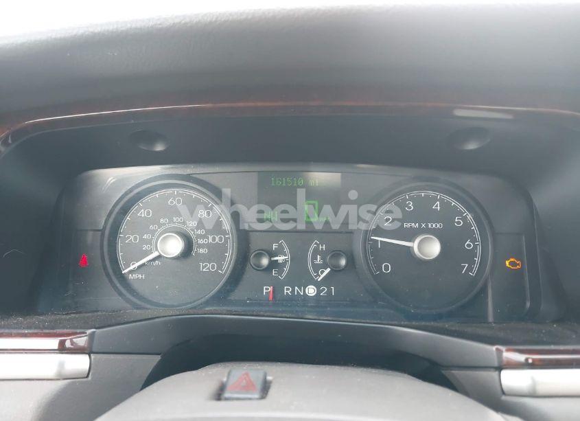 Photo 7 of 2006 Lincoln Town CAR SIGNATURE LIMITED (VIN 1LNHM82W56Y648219)