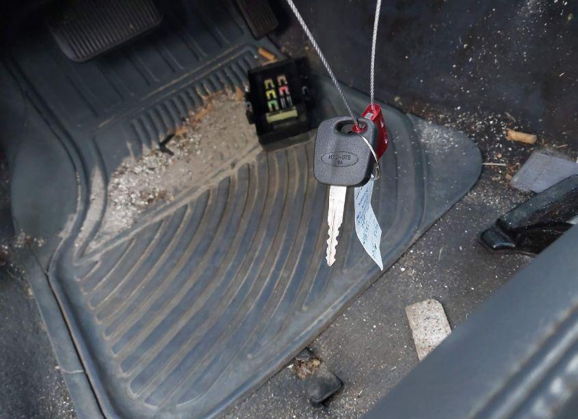 Photo 11 of 1999 Lincoln Town CAR SIGNATURE (VIN 1LNHM82W5XY632295)