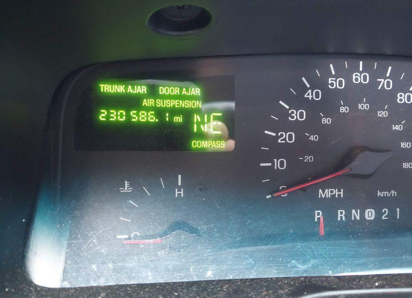 Photo 7 of 1999 Lincoln Town CAR SIGNATURE (VIN 1LNHM82W5XY632295)