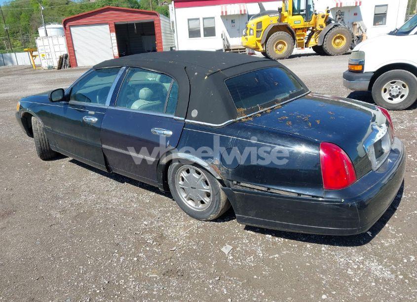 Photo 3 of 1999 Lincoln Town CAR SIGNATURE (VIN 1LNHM82W5XY692755)