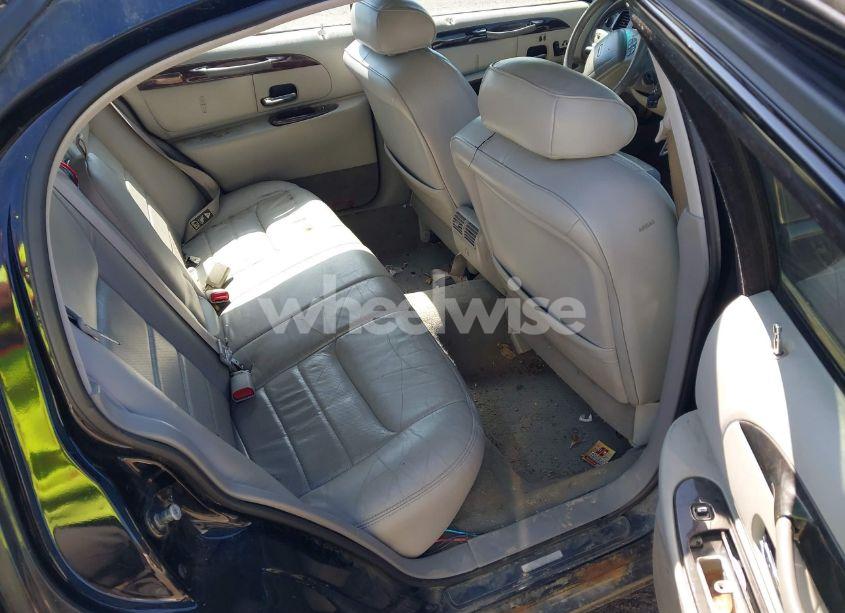 Photo 8 of 1999 Lincoln Town CAR SIGNATURE (VIN 1LNHM82W5XY692755)