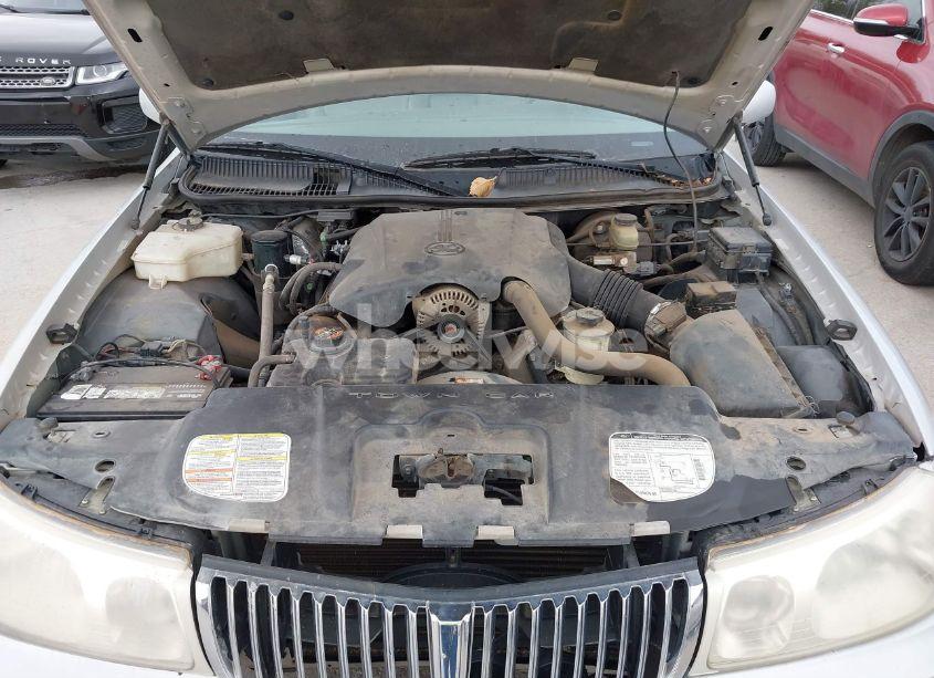 Photo 10 of 2000 Lincoln Town CAR SIGNATURE (VIN 1LNHM82W5YY868740)