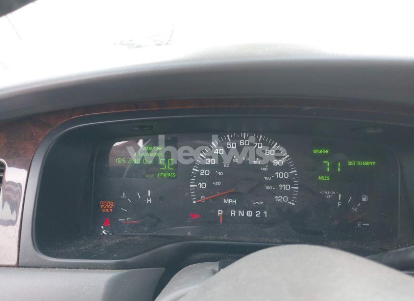 Photo 7 of 2000 Lincoln Town CAR SIGNATURE (VIN 1LNHM82W5YY868740)