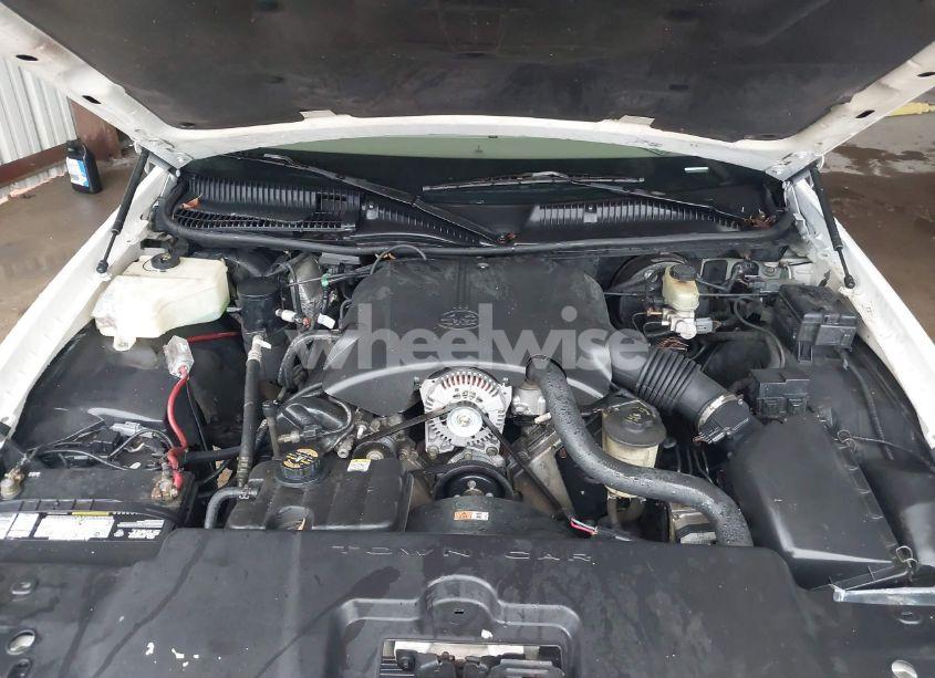 Photo 10 of 2001 Lincoln Town CAR SIGNATURE (VIN 1LNHM82W61Y630207)