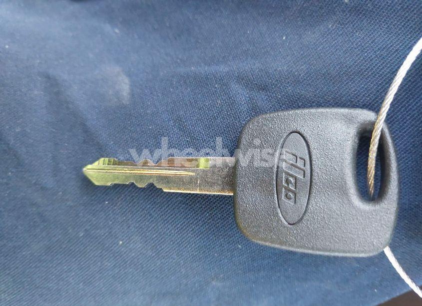 Photo 11 of 2001 Lincoln Town CAR SIGNATURE (VIN 1LNHM82W61Y630207)