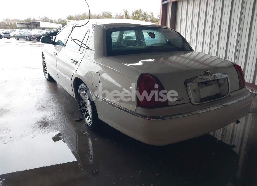 Photo 3 of 2001 Lincoln Town CAR SIGNATURE (VIN 1LNHM82W61Y630207)