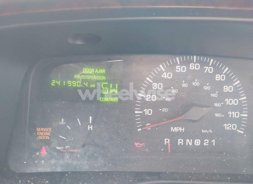 Photo 7 of 2001 Lincoln Town CAR SIGNATURE (VIN 1LNHM82W61Y630207)