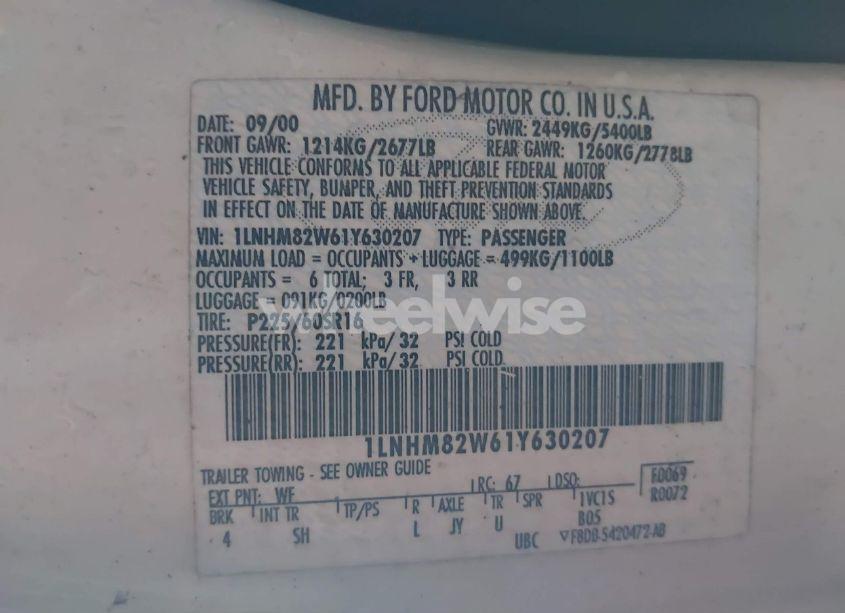 Photo 9 of 2001 Lincoln Town CAR SIGNATURE (VIN 1LNHM82W61Y630207)