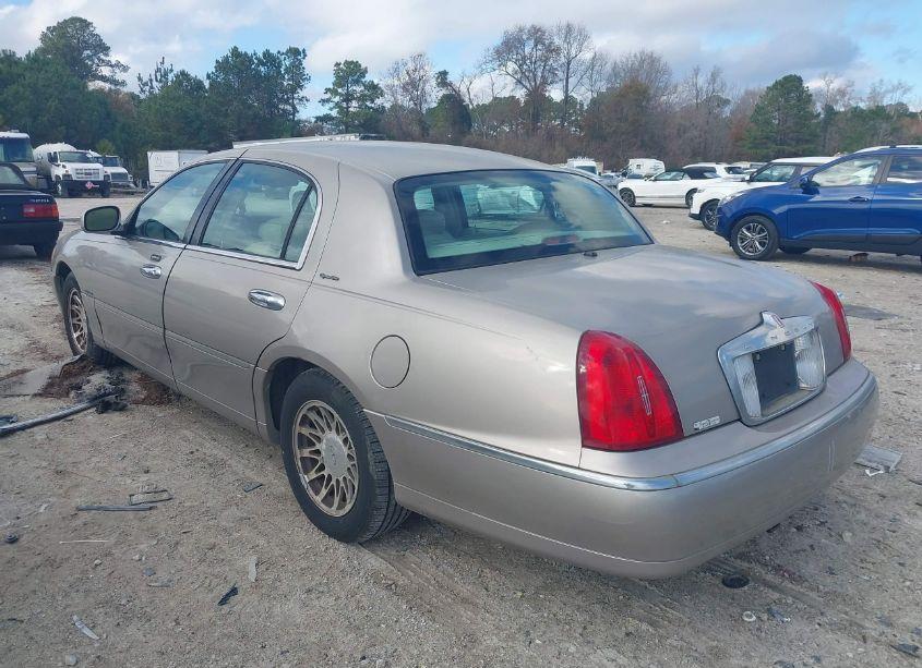 Photo 3 of 2001 Lincoln Town CAR SIGNATURE (VIN 1LNHM82W61Y650540)