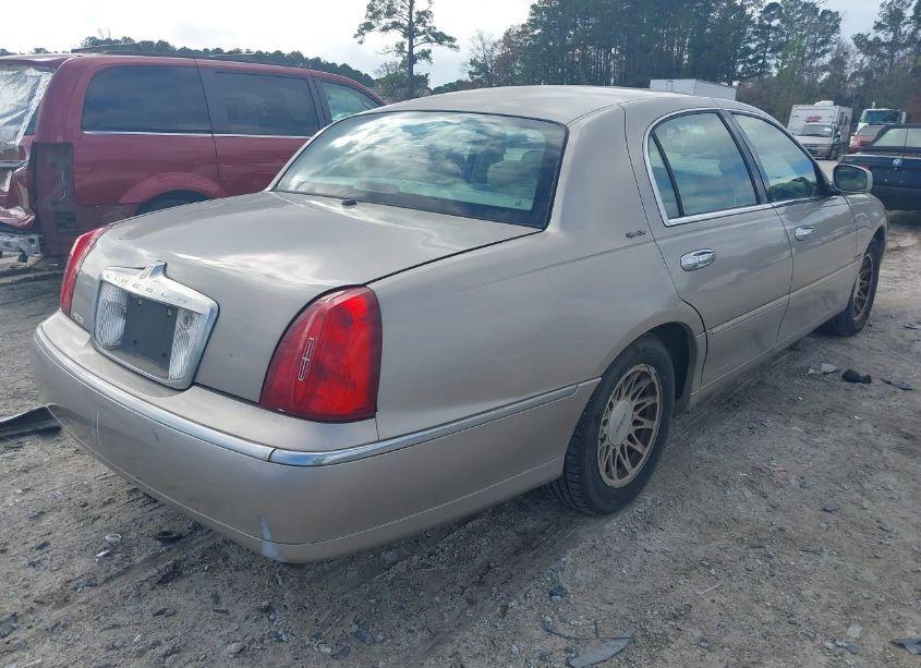 Photo 4 of 2001 Lincoln Town CAR SIGNATURE (VIN 1LNHM82W61Y650540)