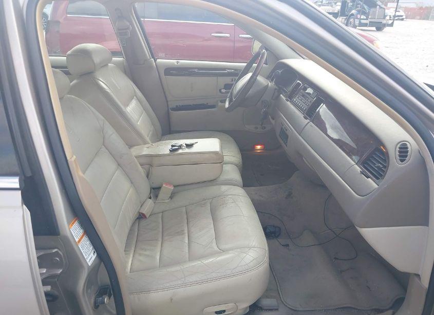 Photo 5 of 2001 Lincoln Town CAR SIGNATURE (VIN 1LNHM82W61Y650540)