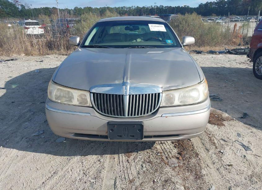 Photo 6 of 2001 Lincoln Town CAR SIGNATURE (VIN 1LNHM82W61Y650540)