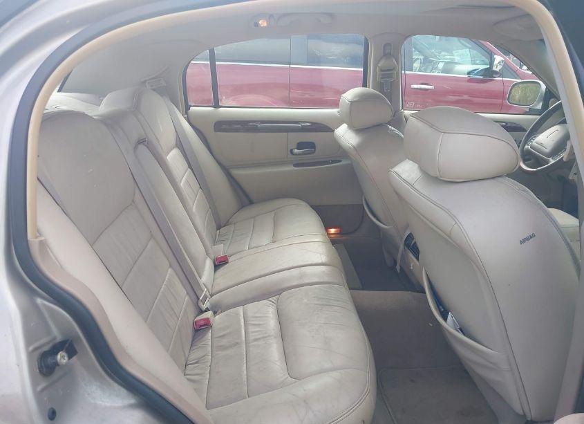 Photo 8 of 2001 Lincoln Town CAR SIGNATURE (VIN 1LNHM82W61Y650540)
