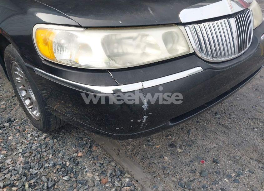 Photo 12 of 2001 Lincoln Town CAR SIGNATURE (VIN 1LNHM82W61Y664809)