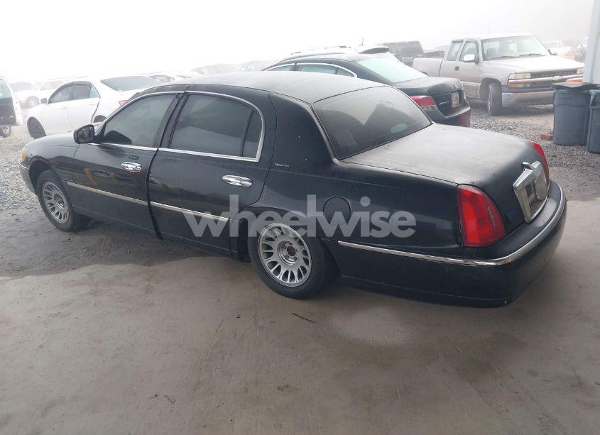 Photo 3 of 2001 Lincoln Town CAR SIGNATURE (VIN 1LNHM82W61Y664809)