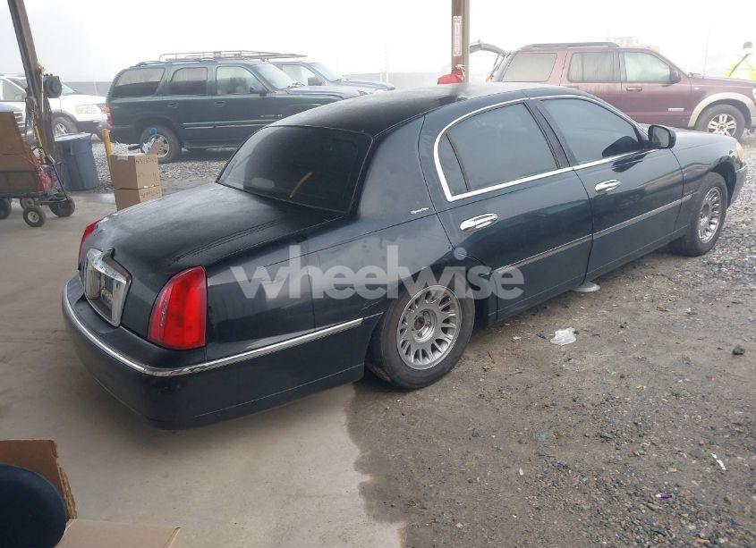 Photo 4 of 2001 Lincoln Town CAR SIGNATURE (VIN 1LNHM82W61Y664809)