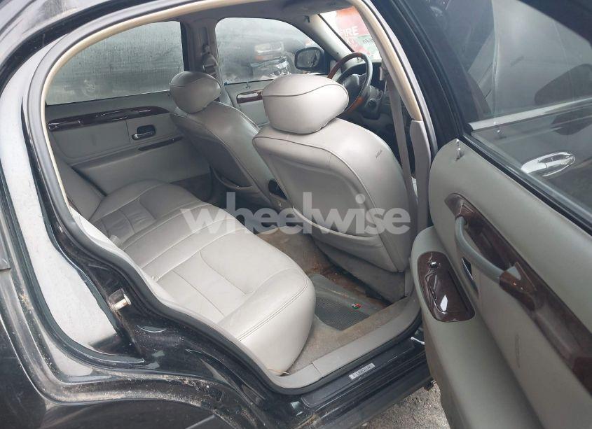 Photo 8 of 2001 Lincoln Town CAR SIGNATURE (VIN 1LNHM82W61Y664809)