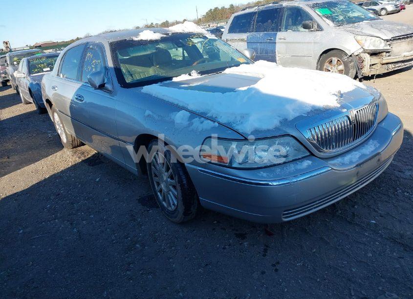 2003 Lincoln Town CAR SIGNATURE (VIN 1LNHM82W63Y704406) main photo