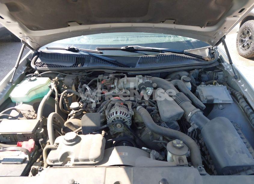 Photo 10 of 2005 Lincoln Town CAR SIGNATURE LIMITED (VIN 1LNHM82W65Y644453)