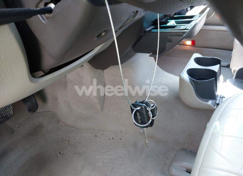 Photo 11 of 2005 Lincoln Town CAR SIGNATURE LIMITED (VIN 1LNHM82W65Y644453)