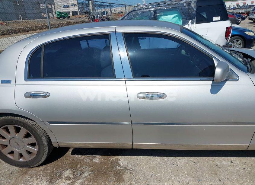 Photo 13 of 2005 Lincoln Town CAR SIGNATURE LIMITED (VIN 1LNHM82W65Y644453)