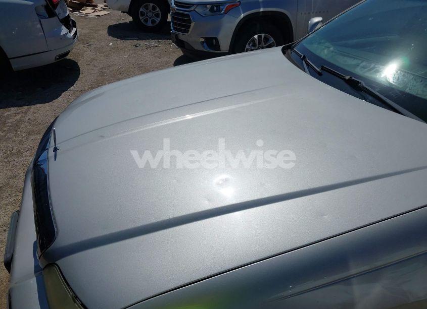 Photo 6 of 2005 Lincoln Town CAR SIGNATURE LIMITED (VIN 1LNHM82W65Y644453)