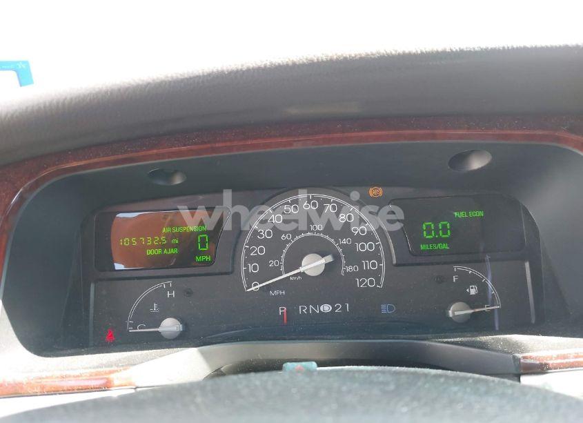 Photo 7 of 2005 Lincoln Town CAR SIGNATURE LIMITED (VIN 1LNHM82W65Y644453)