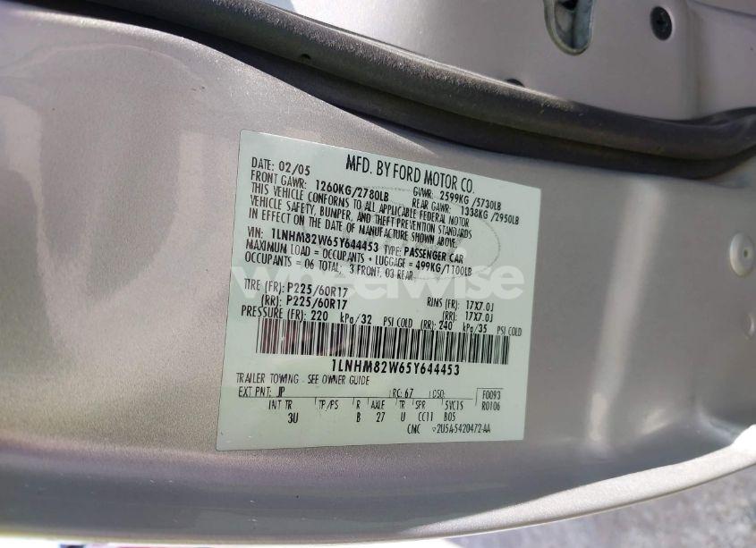 Photo 9 of 2005 Lincoln Town CAR SIGNATURE LIMITED (VIN 1LNHM82W65Y644453)