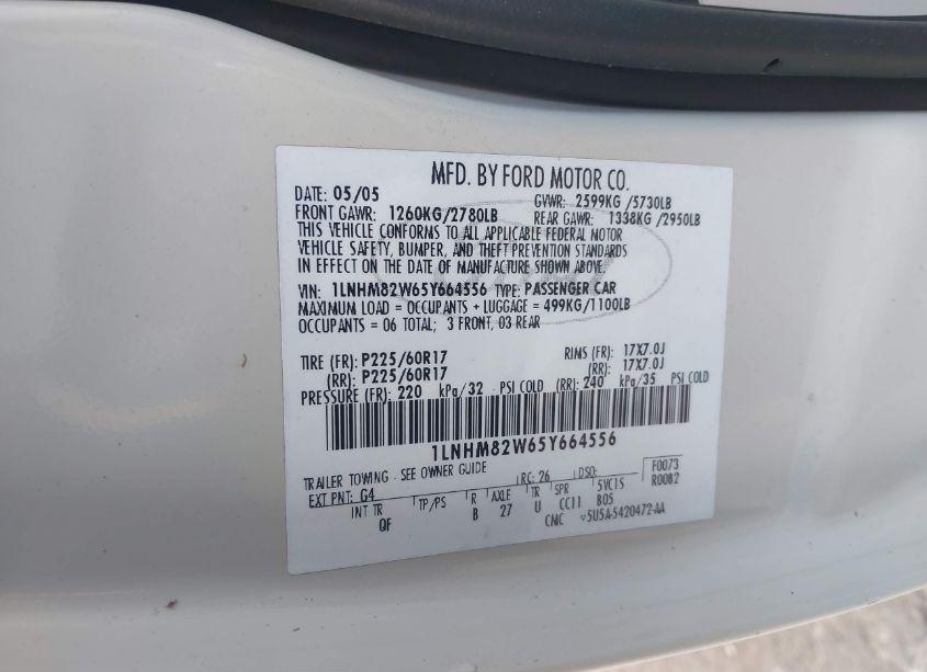 Photo 9 of 2005 Lincoln Town CAR SIGNATURE LIMITED (VIN 1LNHM82W65Y664556)