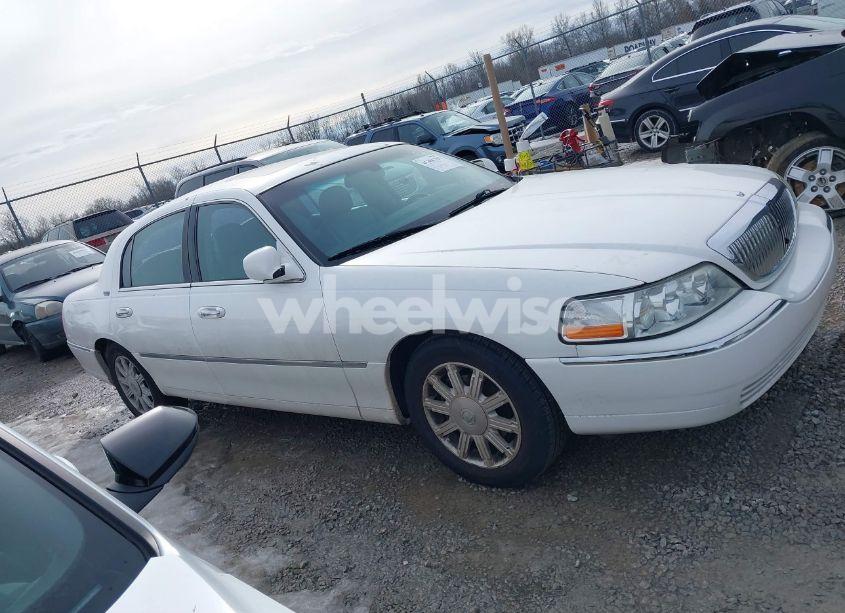 Photo 13 of 2007 Lincoln Town CAR SIGNATURE LIMITED (VIN 1LNHM82W67Y614033)