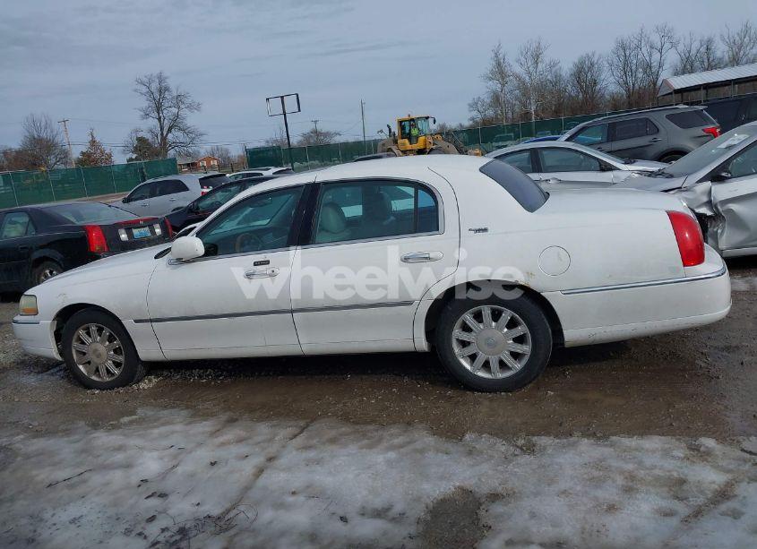 Photo 14 of 2007 Lincoln Town CAR SIGNATURE LIMITED (VIN 1LNHM82W67Y614033)