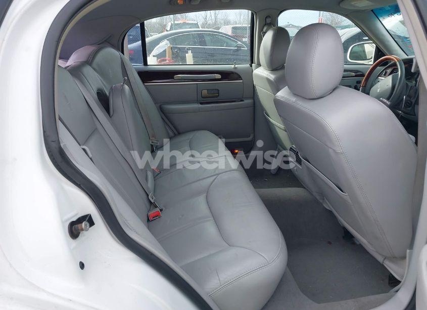 Photo 8 of 2007 Lincoln Town CAR SIGNATURE LIMITED (VIN 1LNHM82W67Y614033)