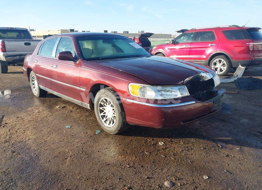 2000 Lincoln Town CAR SIGNATURE (VIN 1LNHM82W6YY810040) main photo