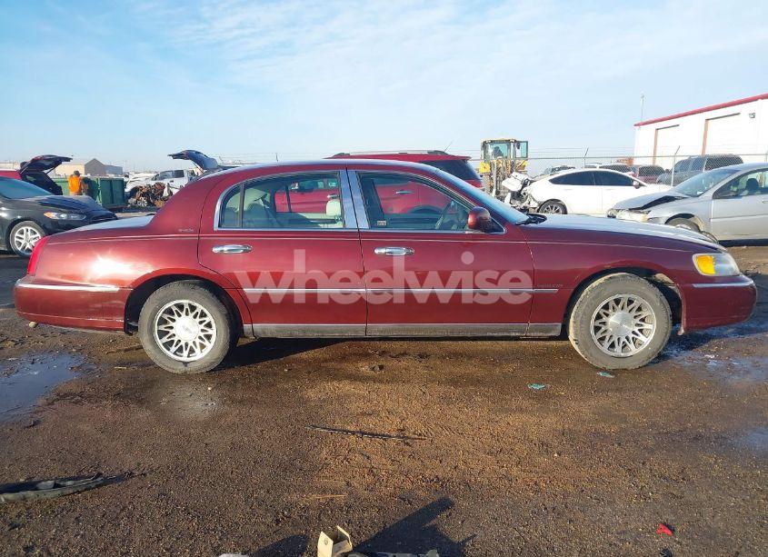 Photo 13 of 2000 Lincoln Town CAR SIGNATURE (VIN 1LNHM82W6YY810040)