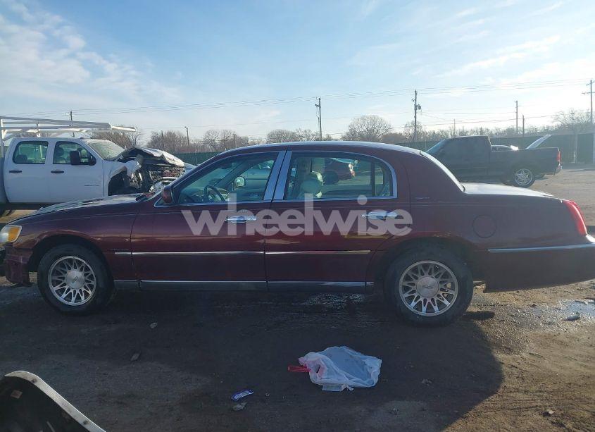 Photo 14 of 2000 Lincoln Town CAR SIGNATURE (VIN 1LNHM82W6YY810040)