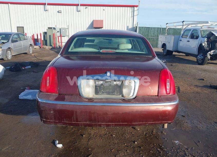 Photo 16 of 2000 Lincoln Town CAR SIGNATURE (VIN 1LNHM82W6YY810040)