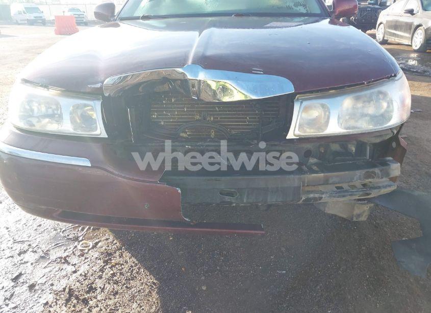 Photo 6 of 2000 Lincoln Town CAR SIGNATURE (VIN 1LNHM82W6YY810040)